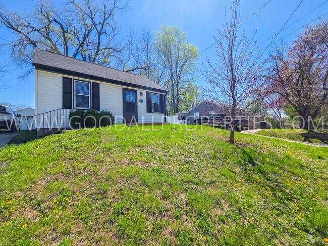 Building Photo - Cozy 2BR Home Near Downtown Des Moines & Gray’s Lake