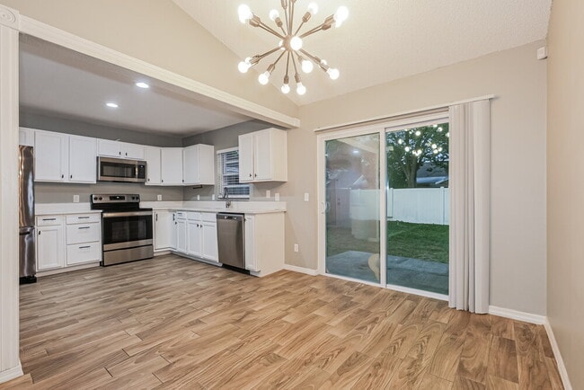 Photo - 9715 Little Pond Way