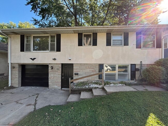 Building Photo - Ready to go 4 Bedroom 2 Bath Home in South...