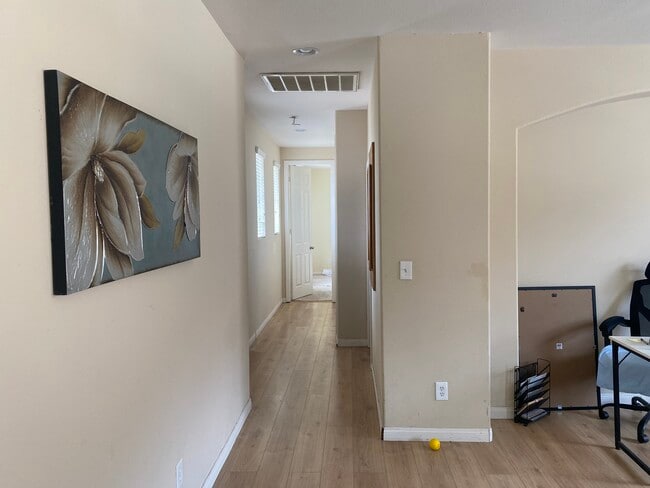 Photo - 433 W 59th St