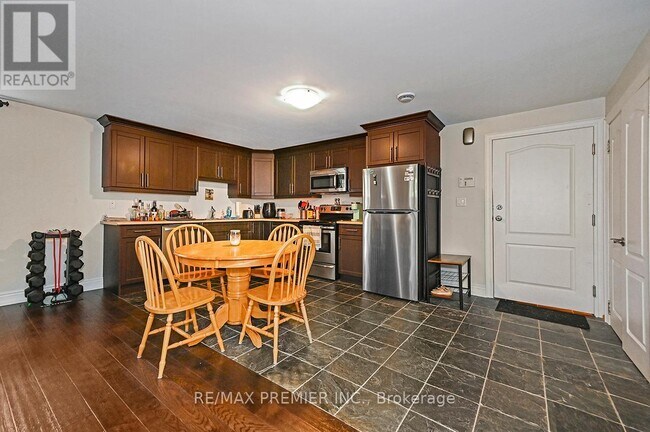 Photo - 916 Scarlett Rd