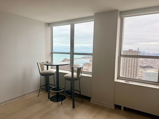 Photo - 655 W Irving Park Rd Unidad 4805