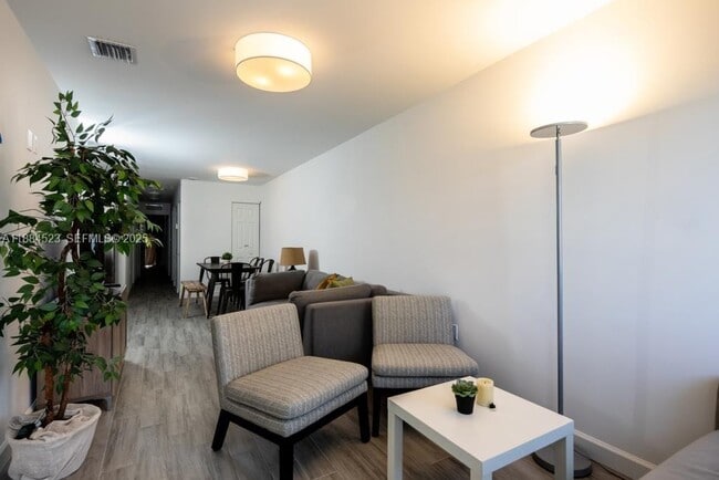 Photo - 2800 SW 4th St