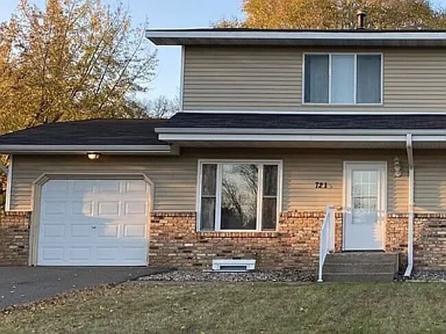 Photo - 721 Circle Dr