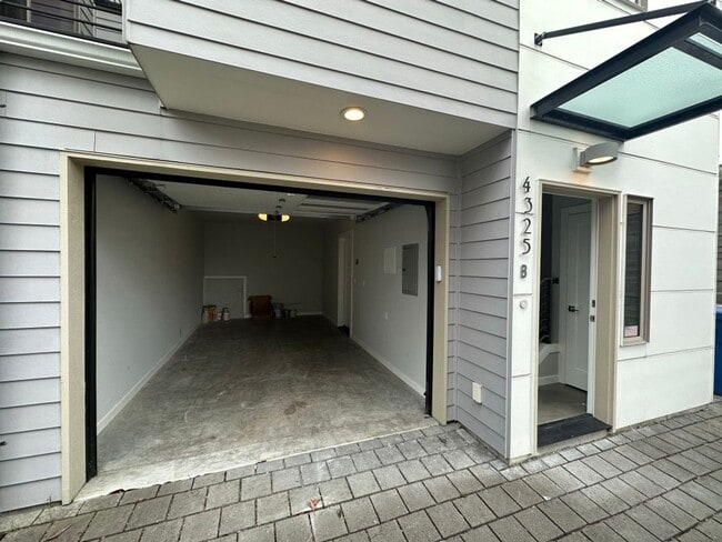 Photo - 3Bd/3.25Ba Seattle House