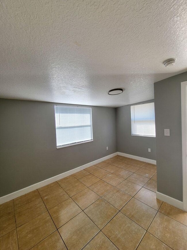 Photo - 1000 E Magnolia Ave