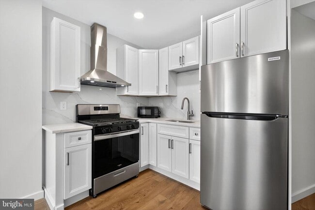 Photo - 2239 W Oxford St