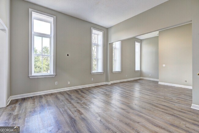 Photo - 123 N Broad St