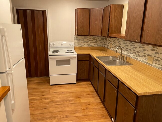 Photo - 132 W Washington St