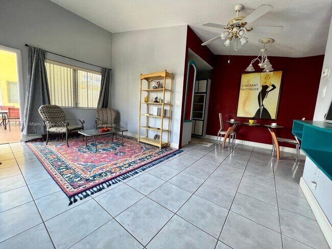 Photo - 8101 Abbott Ave Unidad 13