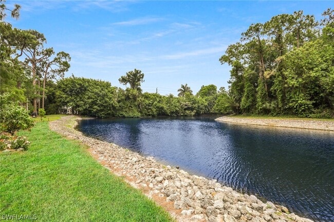 Building Photo - 1001 Foxfire Ln Unit 204