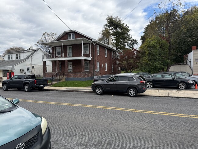 Building Photo - 1018 New Holland Rd Unit First Floor