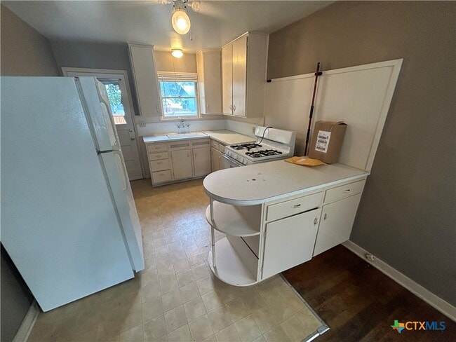 Photo - 671 Roosevelt St