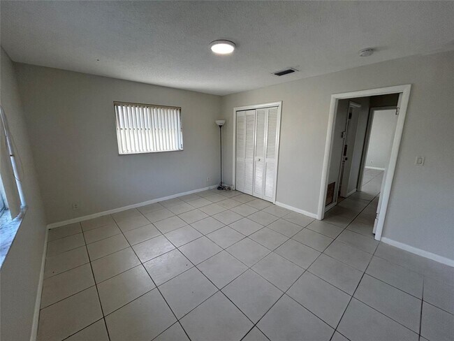 Photo - 3880 Woodside Dr Unidad 4