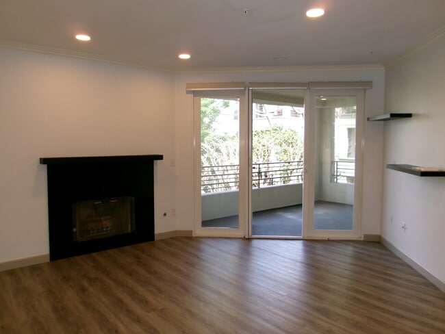 2253 Martin Unit Metropolitan