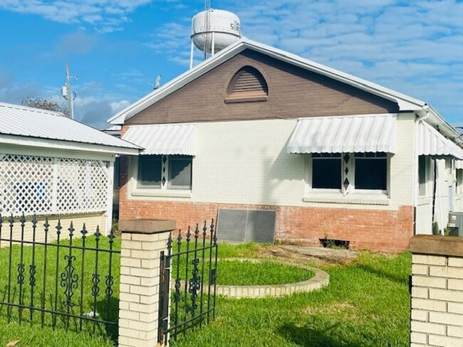 Photo - 107 Barry St