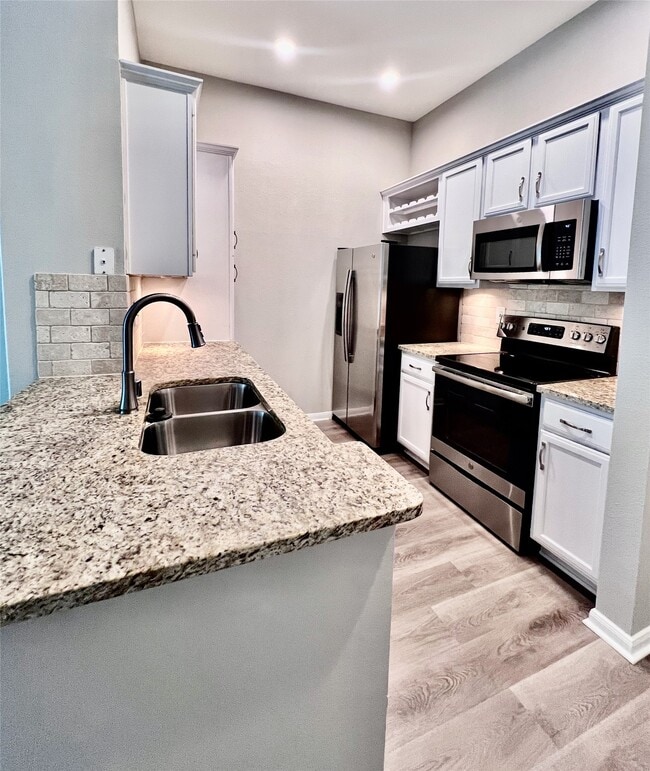 Building Photo - 5353 Memorial Dr Unit 4075