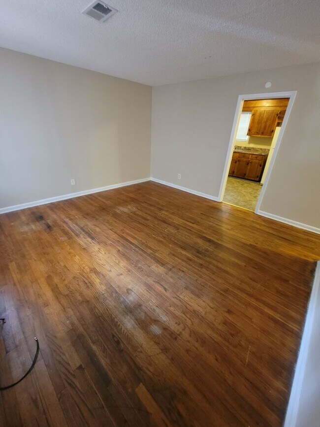 Haskell Heights Section 8 eligible. - Haskell Heights Section 8 eligible. House