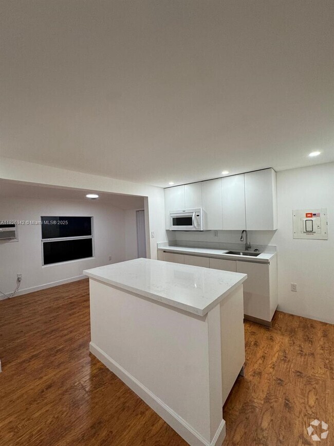 Building Photo - 10805 NW 10th Ave Rental