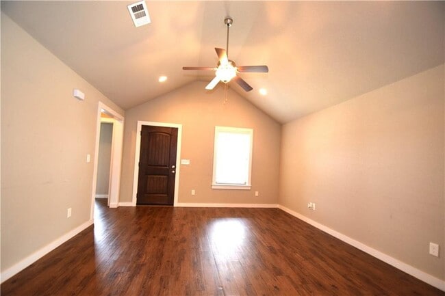 Photo - 710 SW Willowpoint Rd