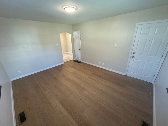 Photo - 211 E Orchard Ave Unit Apt 2