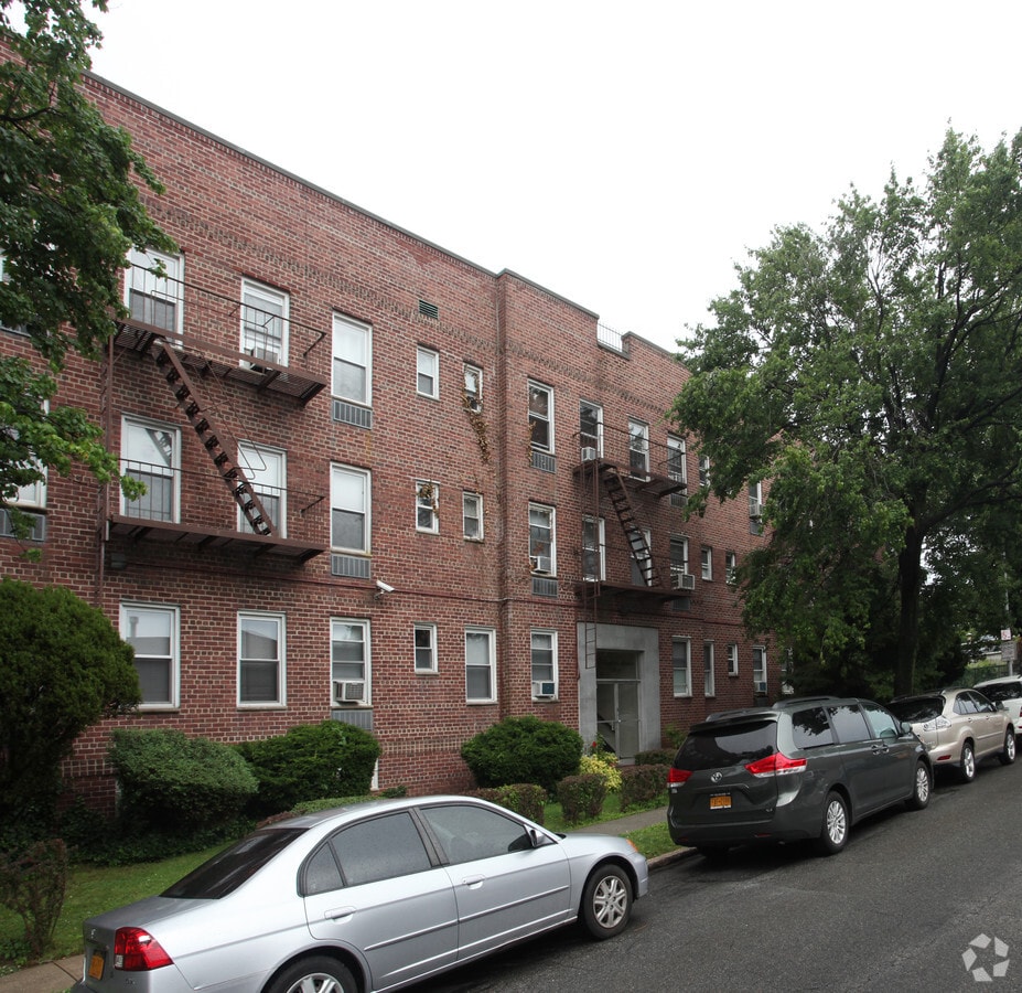 Daleglen Manor - Daleglen Manor Apartments