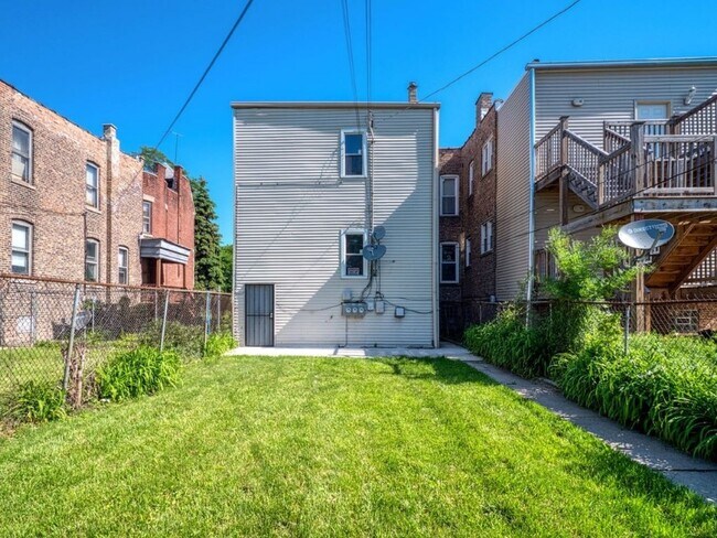 Photo - 1649 W Garfield Blvd Unit Apt 1