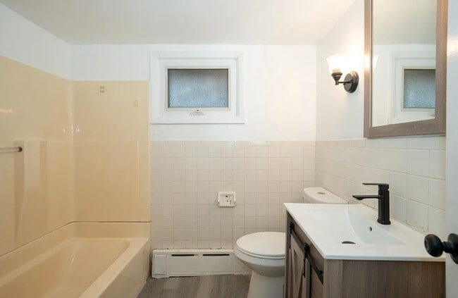 Photo - 166 Barnard St