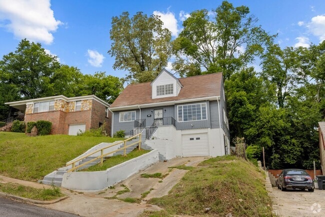 Building Photo - Charming 4 Bedroom, 2 Bathroom house