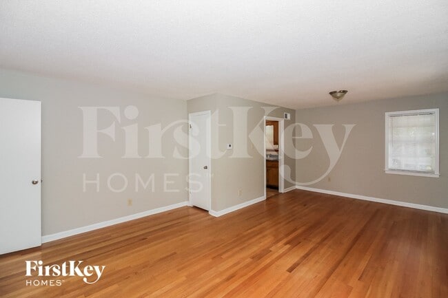 Photo - 2693 Satellite St