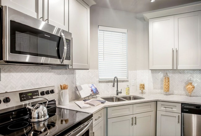 3.8 kitchen.jpg