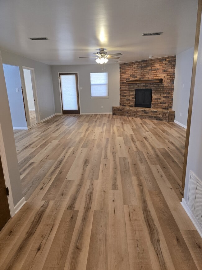 Photo - 808 Rosewood Dr