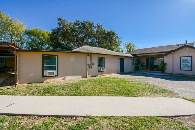 Building Photo - 2118 Thonig Rd Unit #B