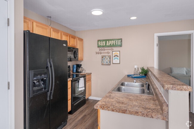 3BR, 3BA - 1,049SF - Kitchen