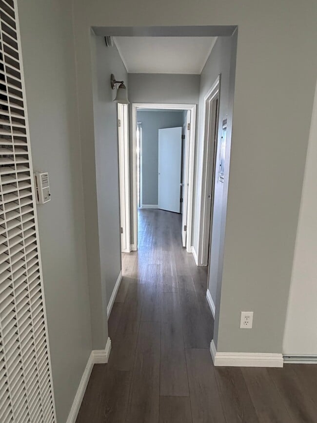 Photo - 6928 Woodley Ave Unit 204