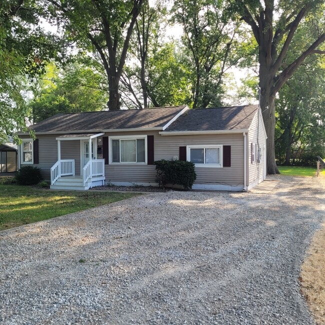 Photo - 652 N 38th St