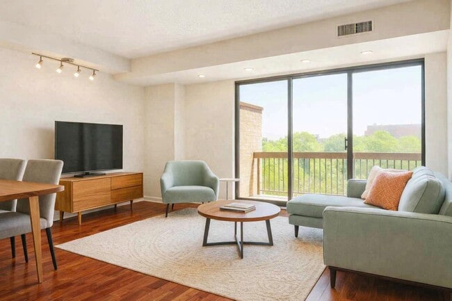 Photo - 700 1st St Unidad 11v