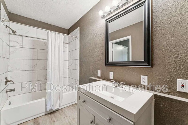 Photo - 300 Ridge St