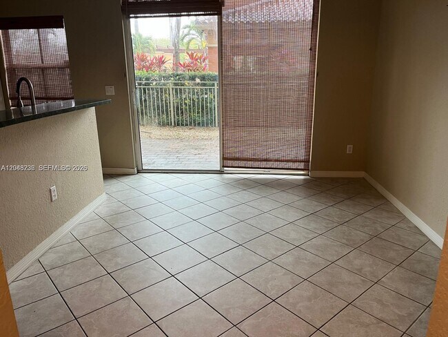 4952 Tradewinds Ter