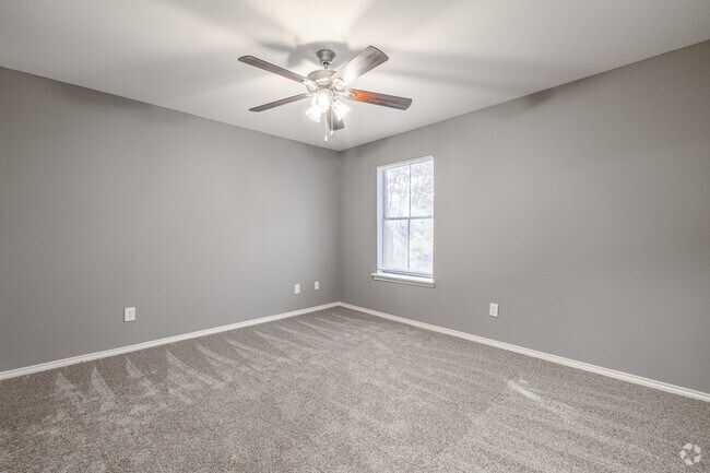 2BR, 1BA - 905SF