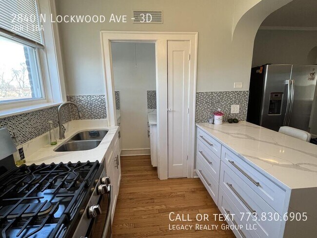 Photo - 2840 N Lockwood Ave Unidad 3D