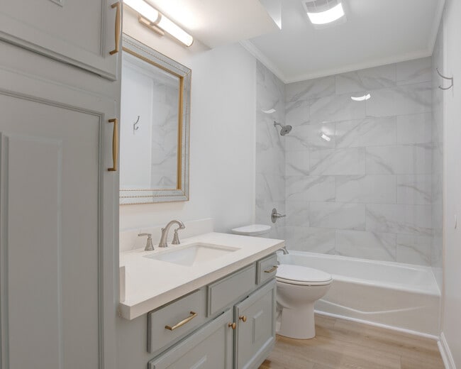 Photo - 301 Kingston Dr