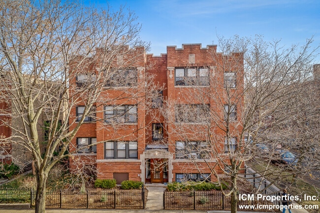 Photo - 1450 W Cornelia Ave Unit 2