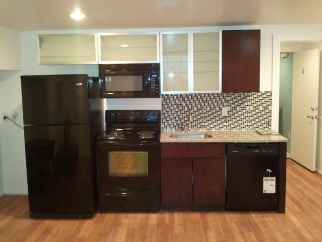 Building Photo - 1611 W Montgomery Ave Unit 6