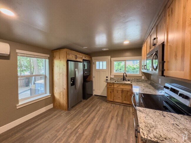 Photo - 555 E 4th St Unit 421-1