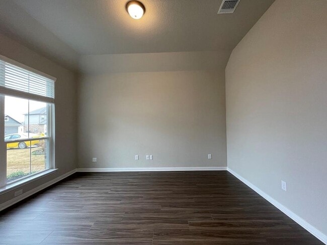 Photo - 7519 Broadmoor Cv