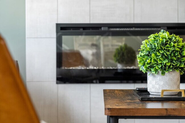 Photo - 78 Lucas Cres NW Unit ID1314494P