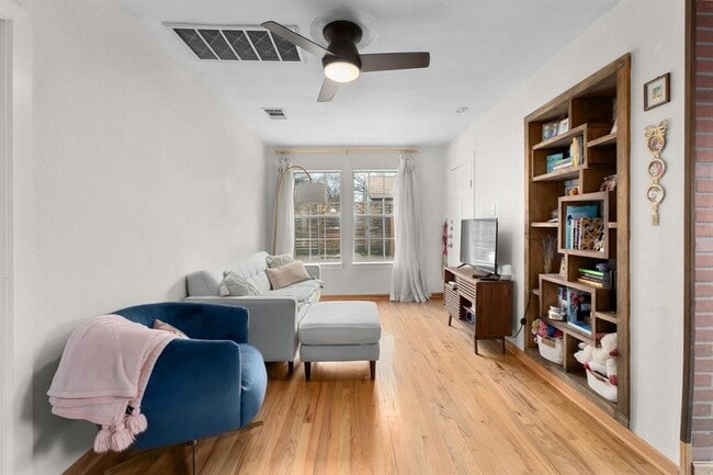 Photo - 4610 Avenue B