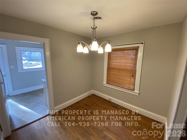 Photo - 733 Ideal Dr SE