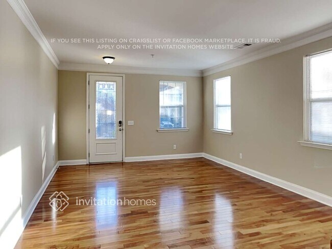 Photo - 380 Roseglen Dr NW